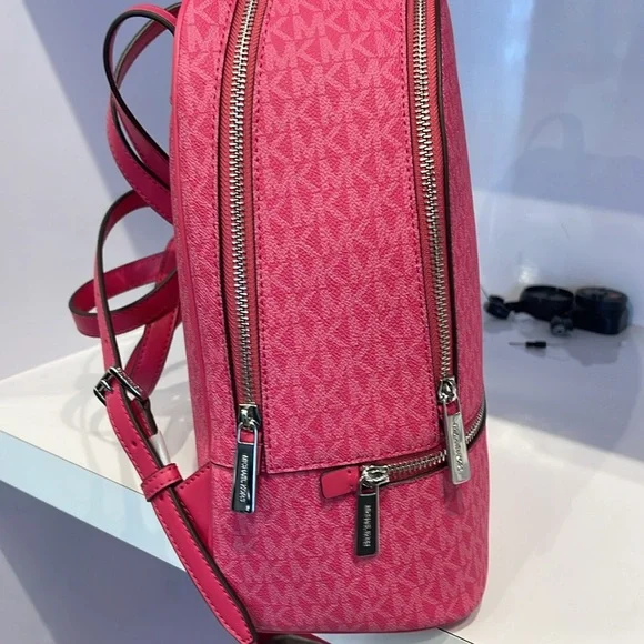 Michael Kors Rhea Medium Signature Logo Backpack
Dragonfruit
NWT - Picture 8 of 16